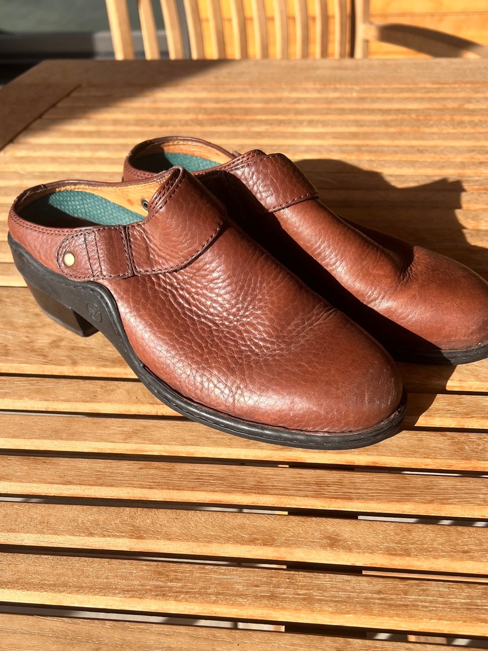 Women’s size 9 Equeflex leather slides